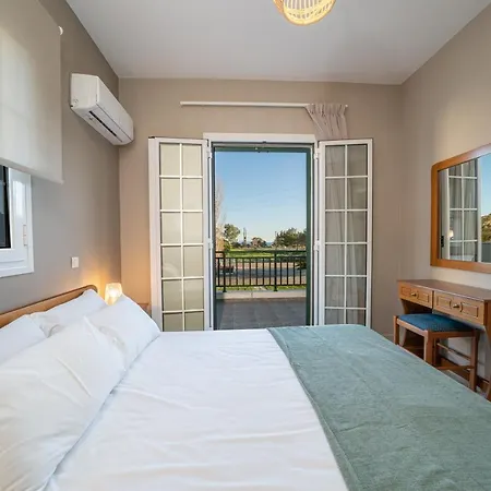 Captain's Villas Apartment *